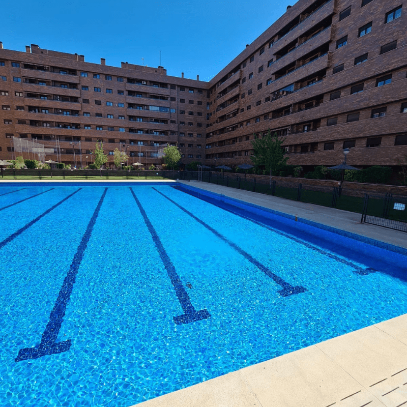 mantenimiento de piscina de comunidad